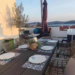 https://penthouse-aurelia-rooftop-terrace-jacuzzi.hotelinzadar.com