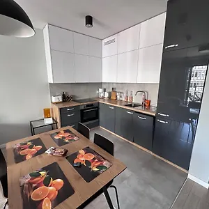 https://orange-house.warsawhotelspoland.com